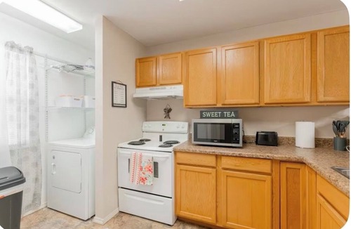 Stillwater House | Orange Acres a Private 2 Bedroom 2 Bath Pet Friendly with a fenced back yard.