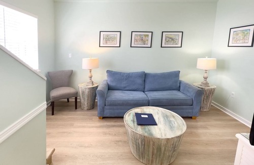 Downtown Cabin | Orange Blossom Suite | 1 bedroom 1 bath in steps off Duval