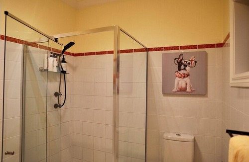 Lovedale Cottage | Orange cottage in Lovedale