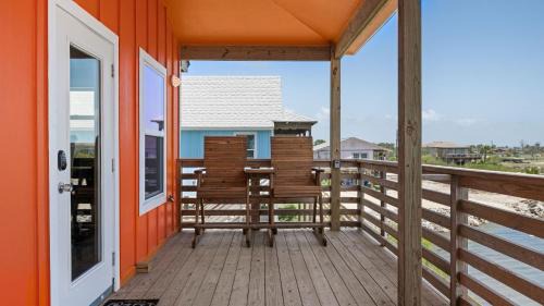 Flour Bluff House | Orange Crush by AvantStay
