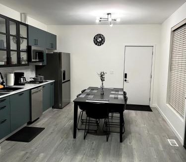 North Central Omaha Villa | OranGe DeLuxe