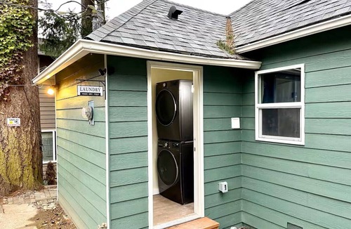 Picnic Point-North Lynnwood Apartment | Orange Door at Lake Serene