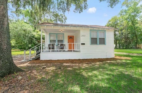St. Nicholas House | *Orange Door Bungalow*- Central, Cozy, 3BR