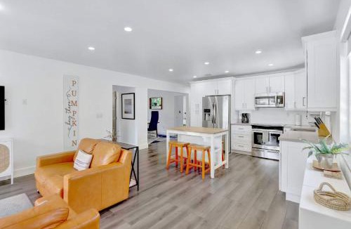 Hendricks and Venice Isles Apartment | Orange Dream in the Sky