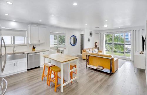 Hendricks and Venice Isles Apartment | Orange Dream in the Sky