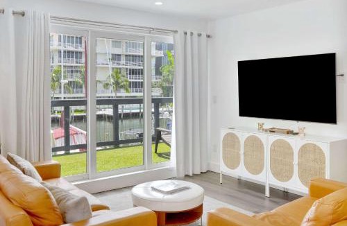 Hendricks and Venice Isles Apartment | Orange Dream in the Sky