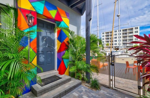 Hendricks and Venice Isles Apartment | Orange Dream on the Water