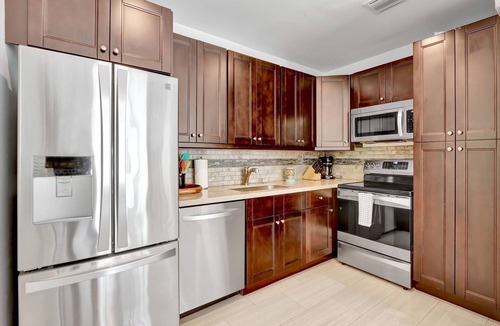 Hendricks and Venice Isles Apartment | Orange Dream on the Water