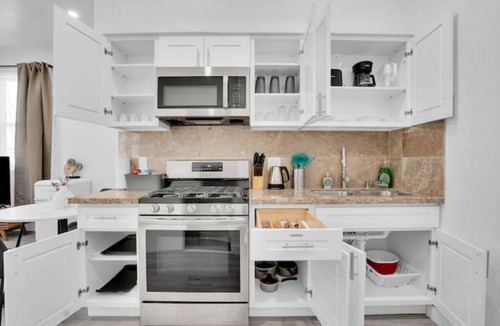 Ontario Apartment | Orange Is The New Black Studio - BRAND NEW !