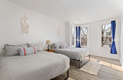 East Rock Apartment | Orange Oasis in the Heart of East Rock with FREE parking near DT and Yale
