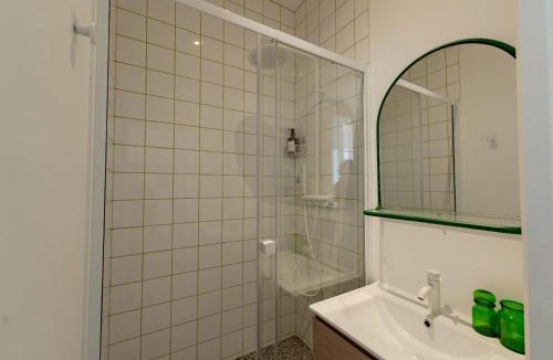 Quartier Chorier-Berriat Apartment | Orange Pastel - T2 cosy proche de la gare, GEM, Palais de justice