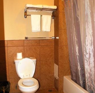 Tenderloin Hostel | Orange Village Hostel