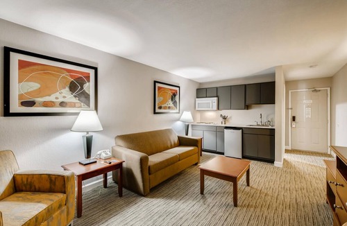 Heritage Hills Hotel | Orangewood Inn & Suites Midtown