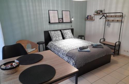 Lalande-Grand Selve Apartment | ORBIS - "L'Opaline" - Studio calme dans une belle résidence avec piscine - Parking - WiFi