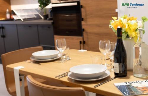 Tournefeuille Apartment | ORBIS - "Le Gaston douillet" - Clim - WiFi - Plein centre - Cour intérieure