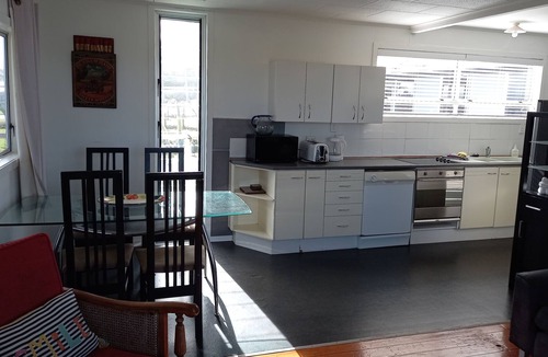 Omapere House | Orca Beach Watch