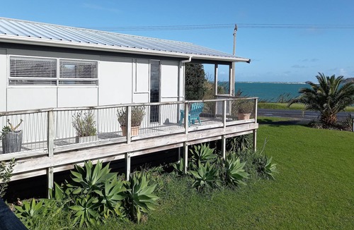 Omapere House | Orca Beach Watch