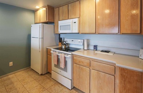 Adelma Beach House | Orca Oasis Condo Stunning Views Over Discovery Bay