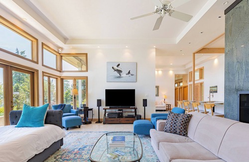 Greenbank House | Orca Ridge on Resort Road - Private Beach Access