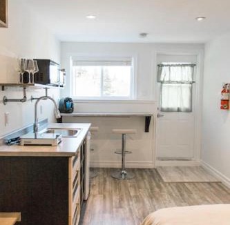 Mobile Apartment | Orca Whale Suite Double Bed