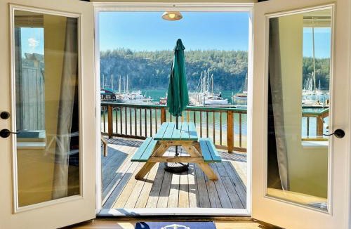 Deer Harbor Apartment | Orcas Island Beachside Cottage