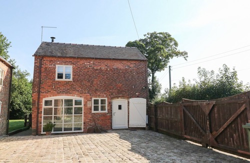 Forsbrook Cottage | ORCHARD BARN, pet friendly, luxury holiday cottage in Fulford