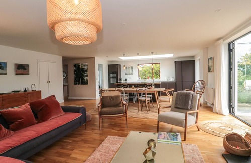 West Lydford House | ORCHARD END, pet friendly, with open fire in Glastonbury