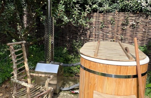 Chilworth Cabin | Orchard Hut - Surrey Hills