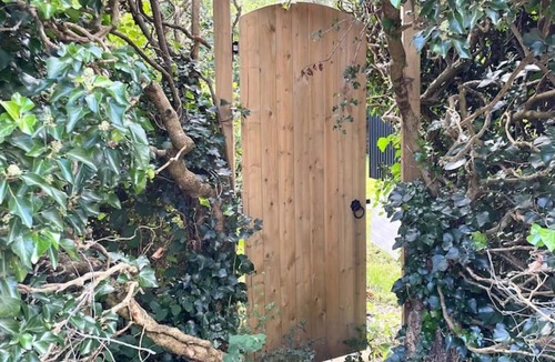 Chilworth Cabin | Orchard Hut - Surrey Hills