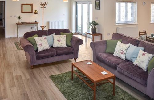 Broadwindsor Apartment | Orchard Lodge