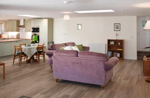 Broadwindsor Apartment | Orchard Lodge