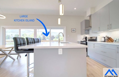The Blue Mountains Ski Chalet | Orchard Meadows Retreat - Ping Pong + Mountain View!