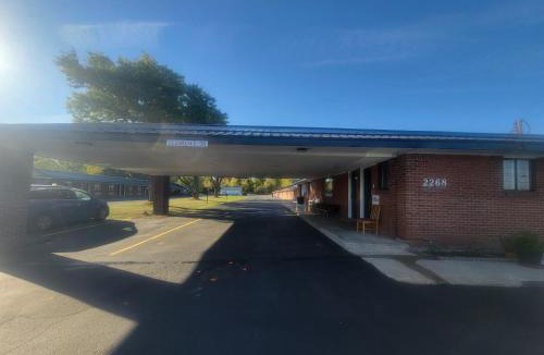 Spring Brook Hotel | Orchard Park Motel