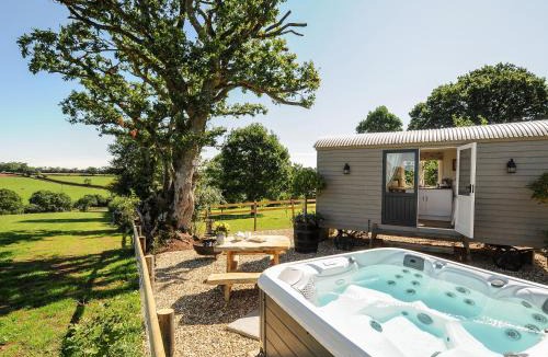 Worlington House | Orchard Retreat