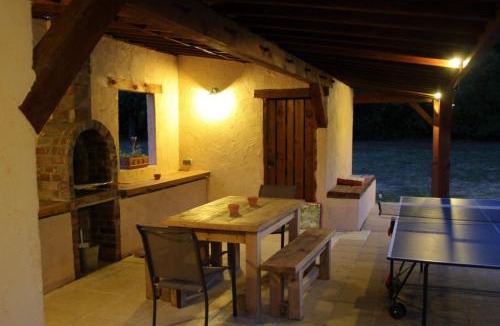 Asnieres sur Vegre House | Orchard View Gite