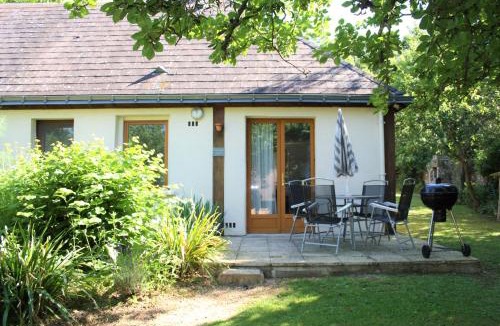 Asnieres sur Vegre House | Orchard View Gite