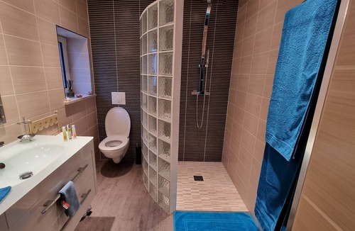 Olivet Bed & Breakfast | Orchid with on-site parking