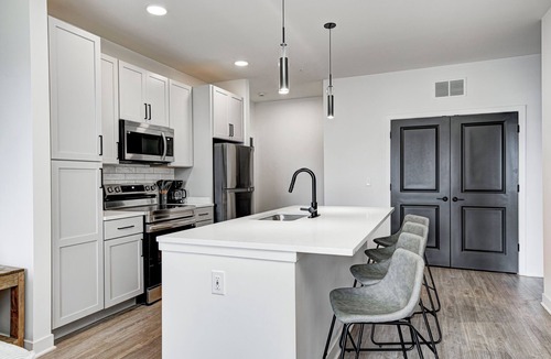 Noblesville Apartment | Ore 1bed/1bth - King Bed