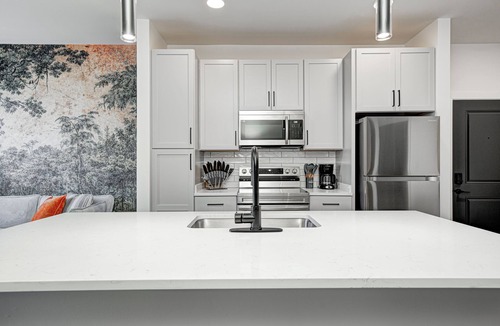 Noblesville Apartment | Ore 1bed/1bth - King Bed