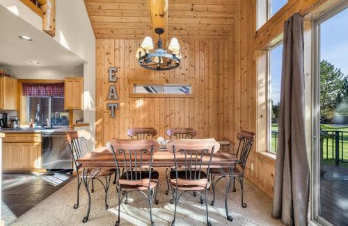 Redmond House | Oregon Chalet