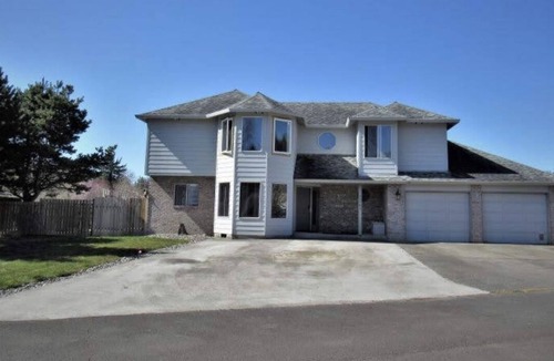 Warrenton House | Oregon Coast Lake House.