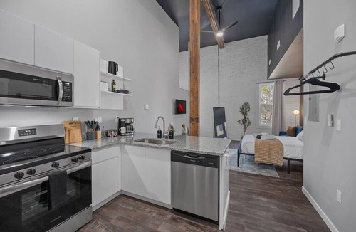 Oregon District Apartment | Oregon District I Spacious I Free Parking