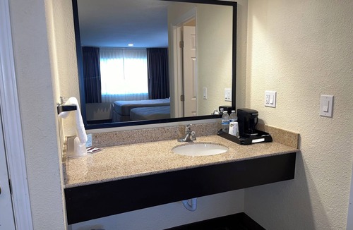 Lakeview Hotel | Oregon Trail Inn and Suites