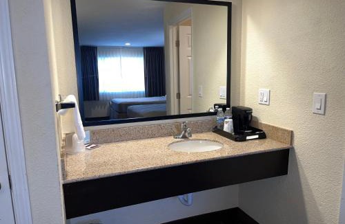 Lakeview Hotel | Oregon Trail Inn and Suites