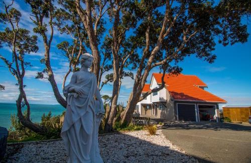 Hatfields Beach Villa | Orewa Cliff Top
