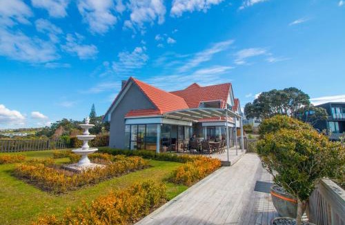 Hatfields Beach Villa | Orewa Cliff Top