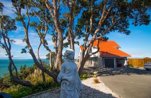 Hatfields Beach Villa | Orewa Cliff Top
