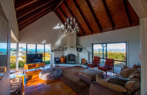 Hatfields Beach Villa | Orewa Cliff Top