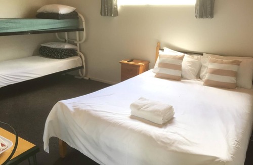 Orewa Hotel | Orewa Pillows Lodge