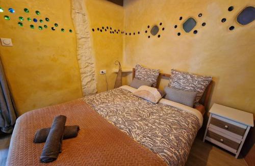 Payrignac House | Organic and artistic home